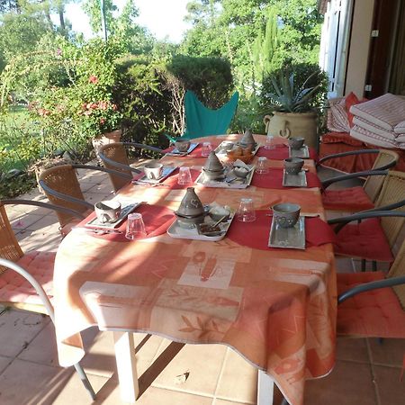 Domaine Du Planas Ailhon Ardeche Acomodação com café da manhã Quarto foto