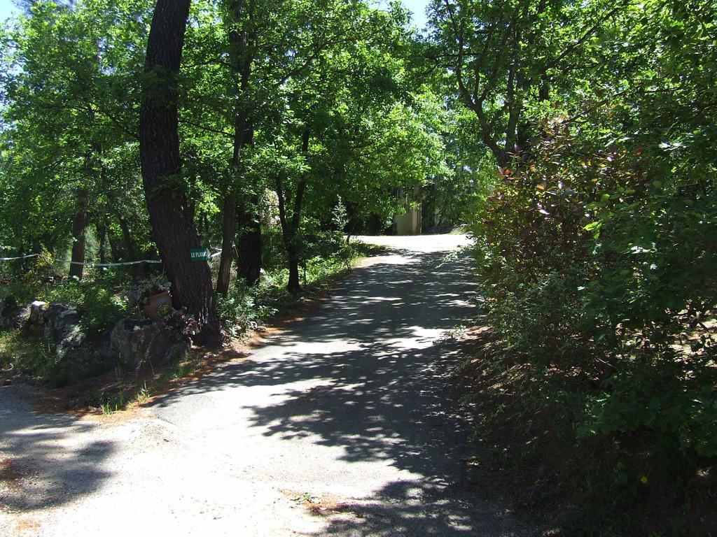 Domaine Du Planas Ailhon Ardeche Acomodação com café da manhã Quarto foto