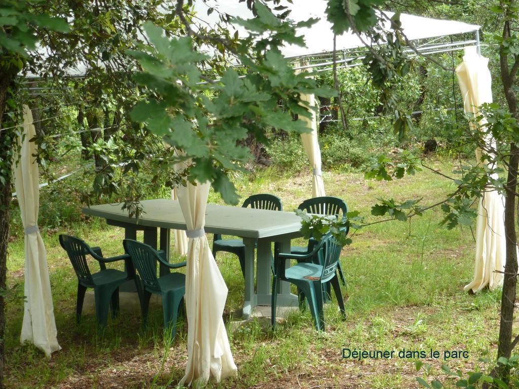 Domaine Du Planas Ailhon Ardeche Acomodação com café da manhã Quarto foto